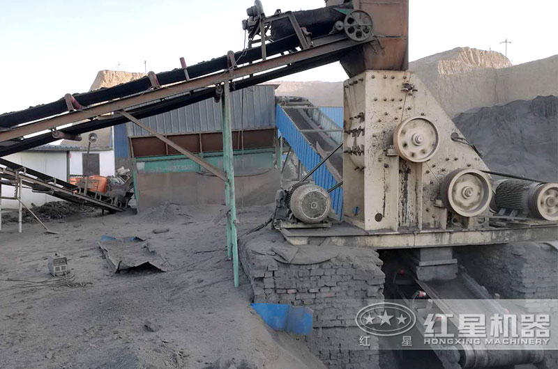 煤矸石雙級破碎機(jī)現(xiàn)場圖 煤矸石雙級破碎機(jī)現(xiàn)場圖