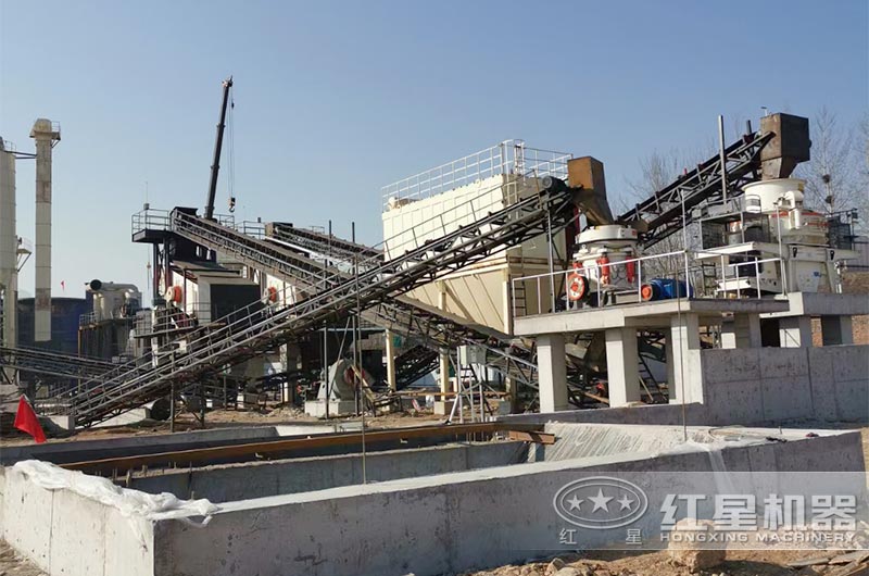 圓錐破和制砂機(jī)作業(yè)現(xiàn)場 圓錐破和制砂機(jī)作業(yè)現(xiàn)場