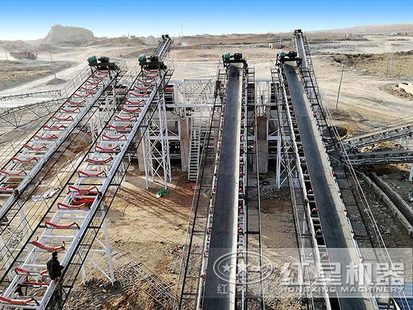 輸送機(jī)安裝、調(diào)試現(xiàn)場(chǎng)